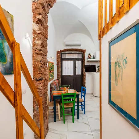 Casa vacanze Finicchia Art House Aeroporto di Catania Fontana Rossa